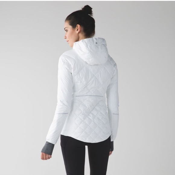 Women’s Lululemon Down for a run jacket size 6, white. Used condition - Picture 2 of 12
